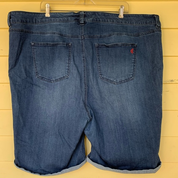 Molly & Isadora distressed jean shorts - Picture 2 of 5